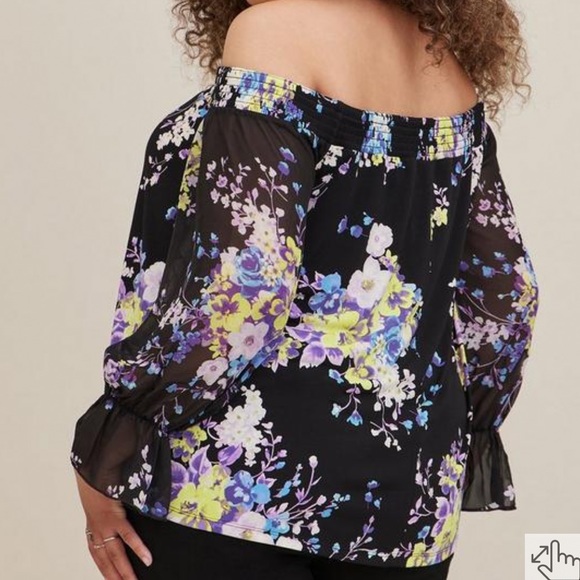 NWT!! TORRID floral off shoulder blouse, 1X. - Picture 4 of 9